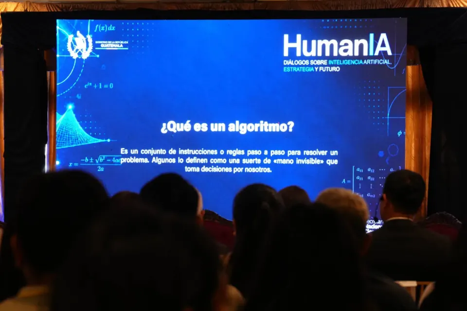 Pantalla del foro HumanIA con la pregunta ¿Qué es un algoritmo?